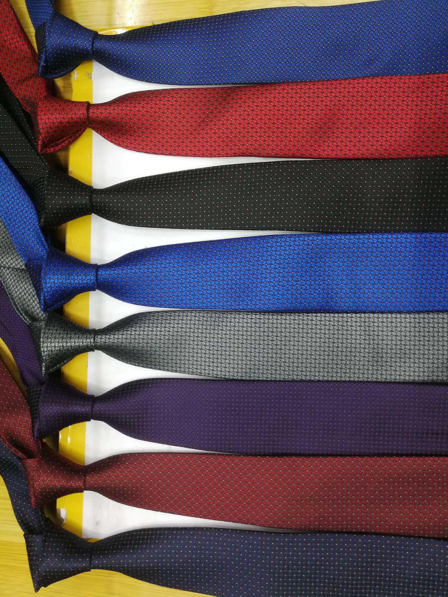 Casual tie Item Picture