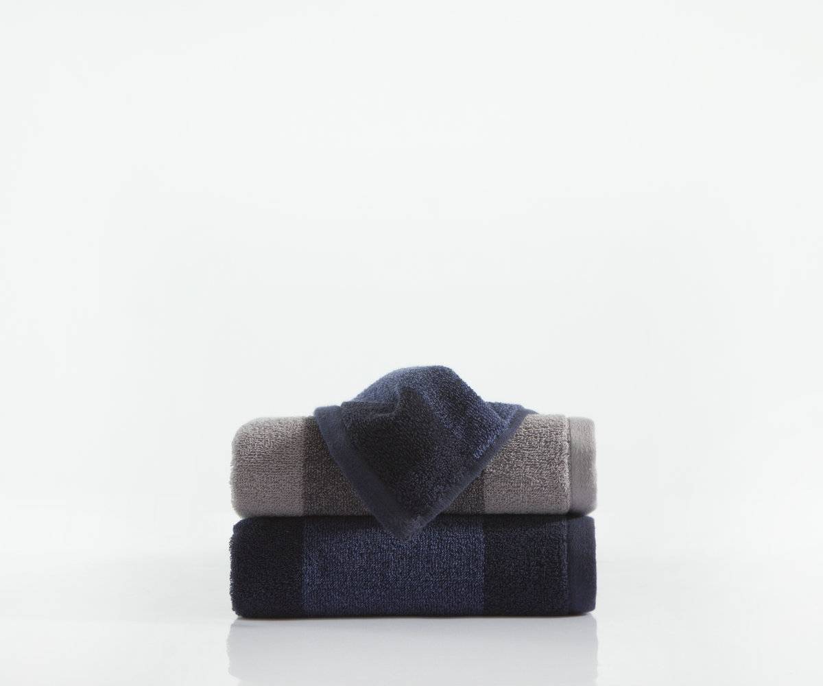 The 9708 Gentleman's style face towel is 36*74 grams and weighs 100g per piece details Picture