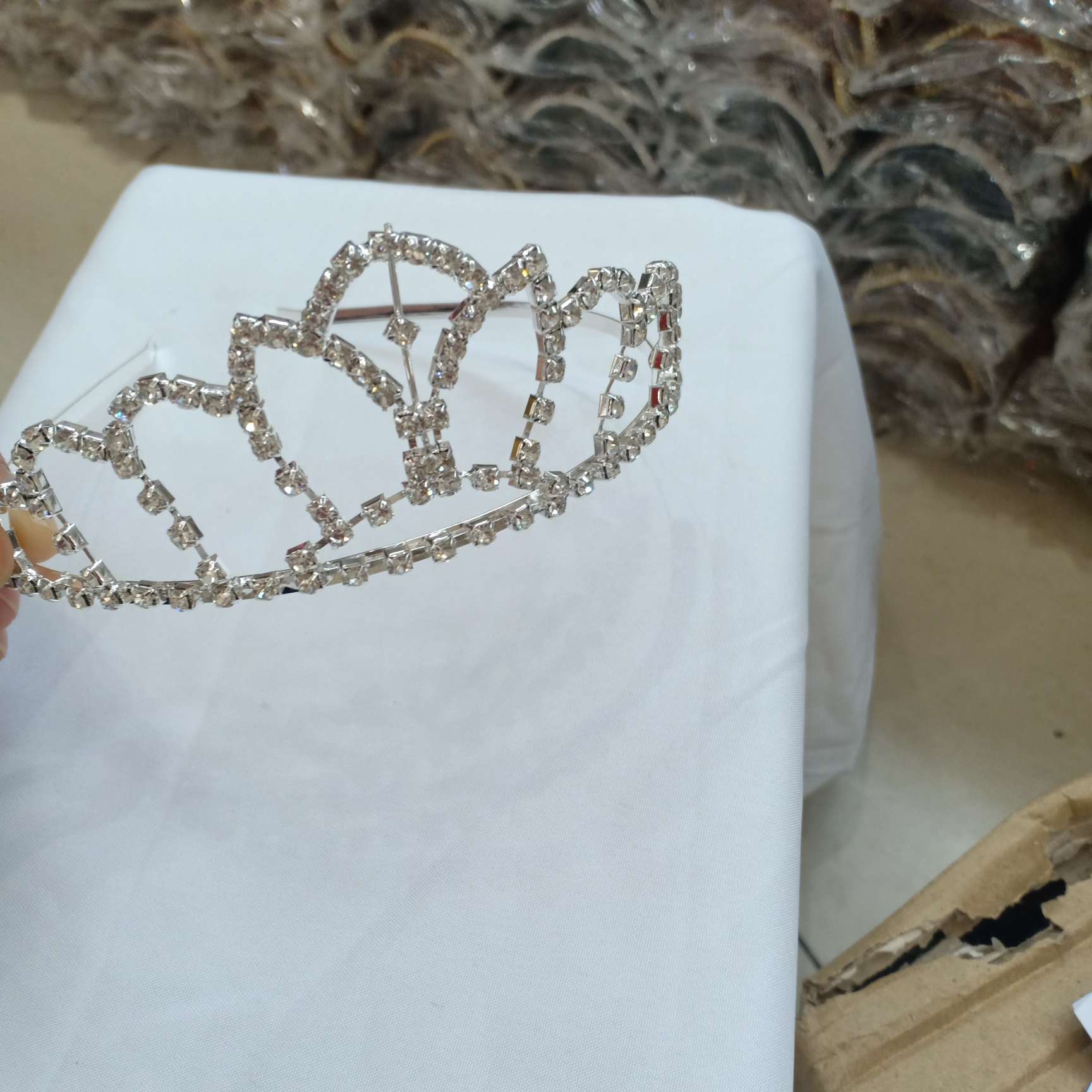 Korean children's crown headwear, princess hair accessory, rhinestone, little girl hair band, hair clip, baby girl crown details Picture