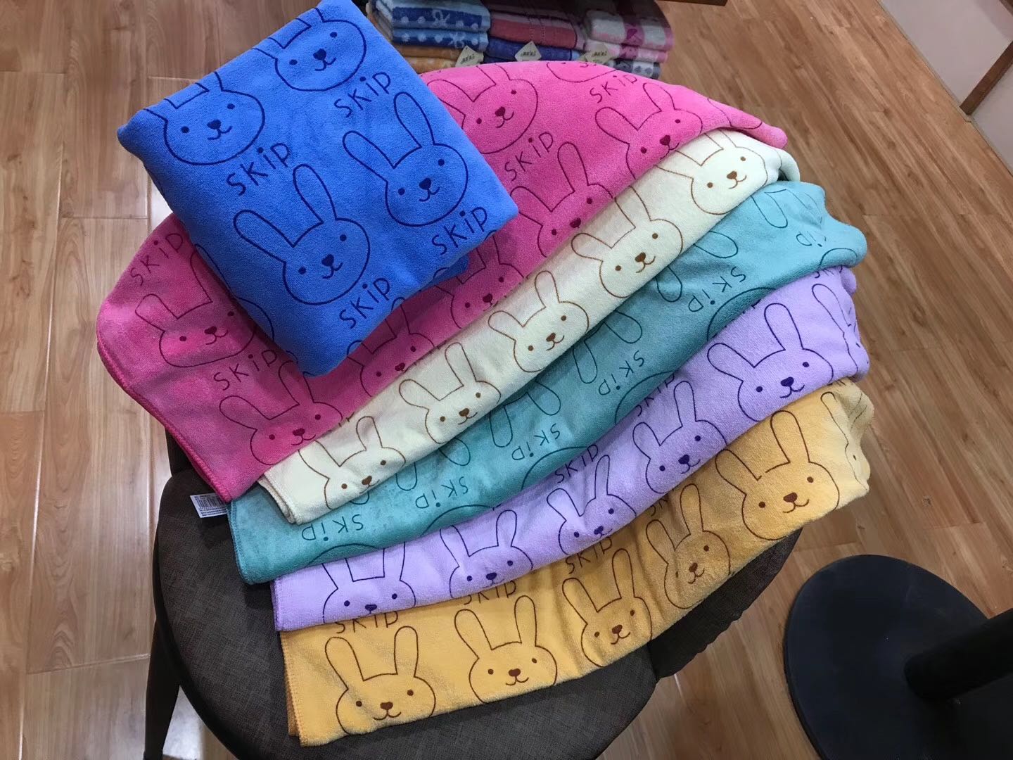 Factory direct sales 350G superfine fiber bath towels with printing available for customization