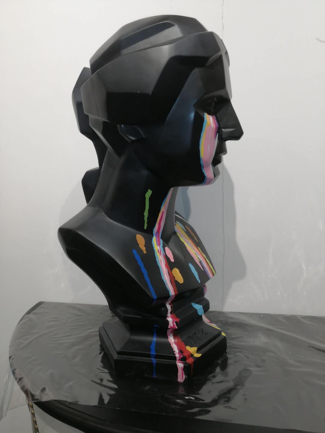 A design-sense home decoration piece for the entrance hall, a beautiful display of a woman's head in the shopping mall, 57*26*21 in height Specification image