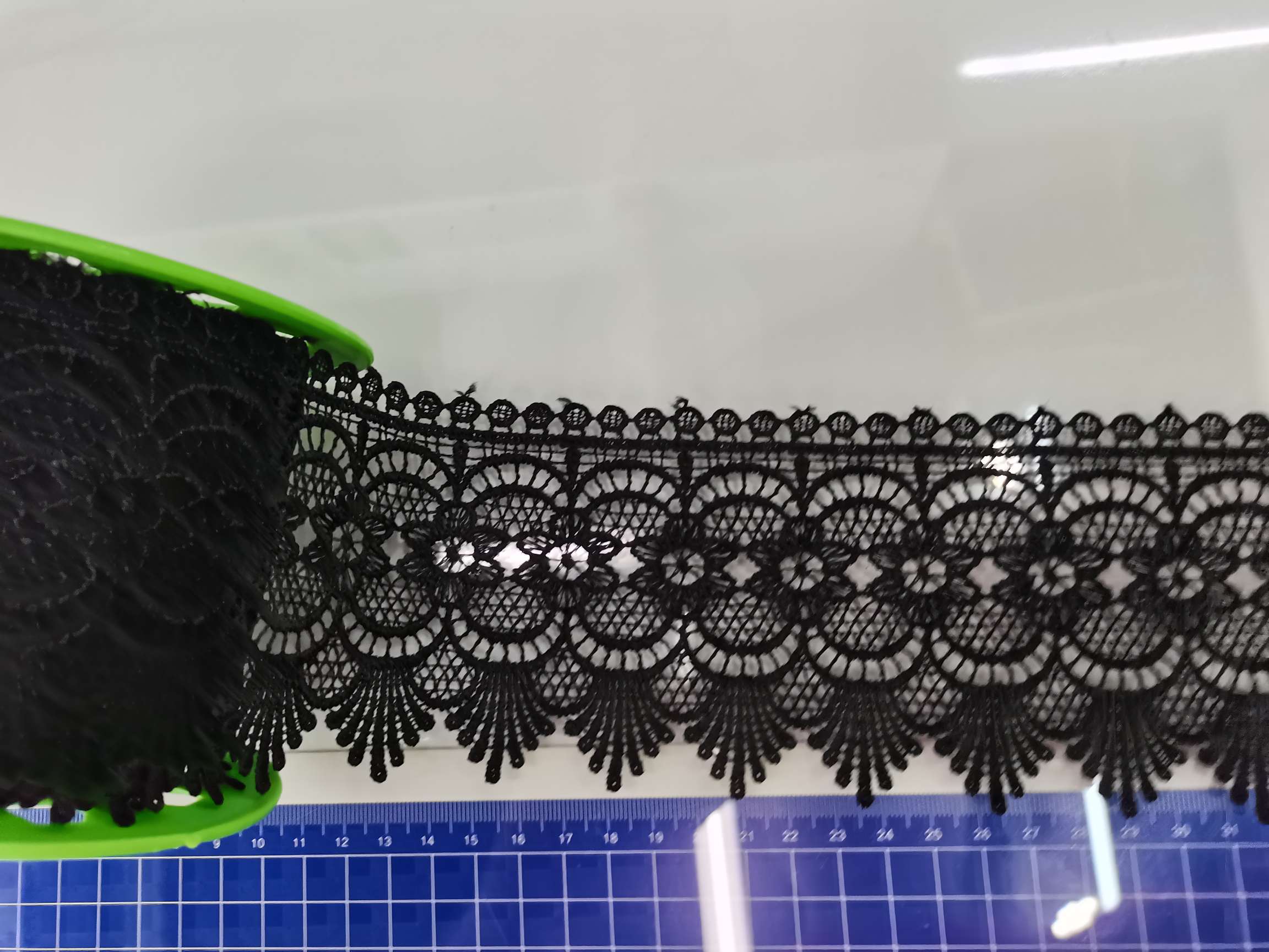 New polyester lace trim, can be dyed in any color Specification image