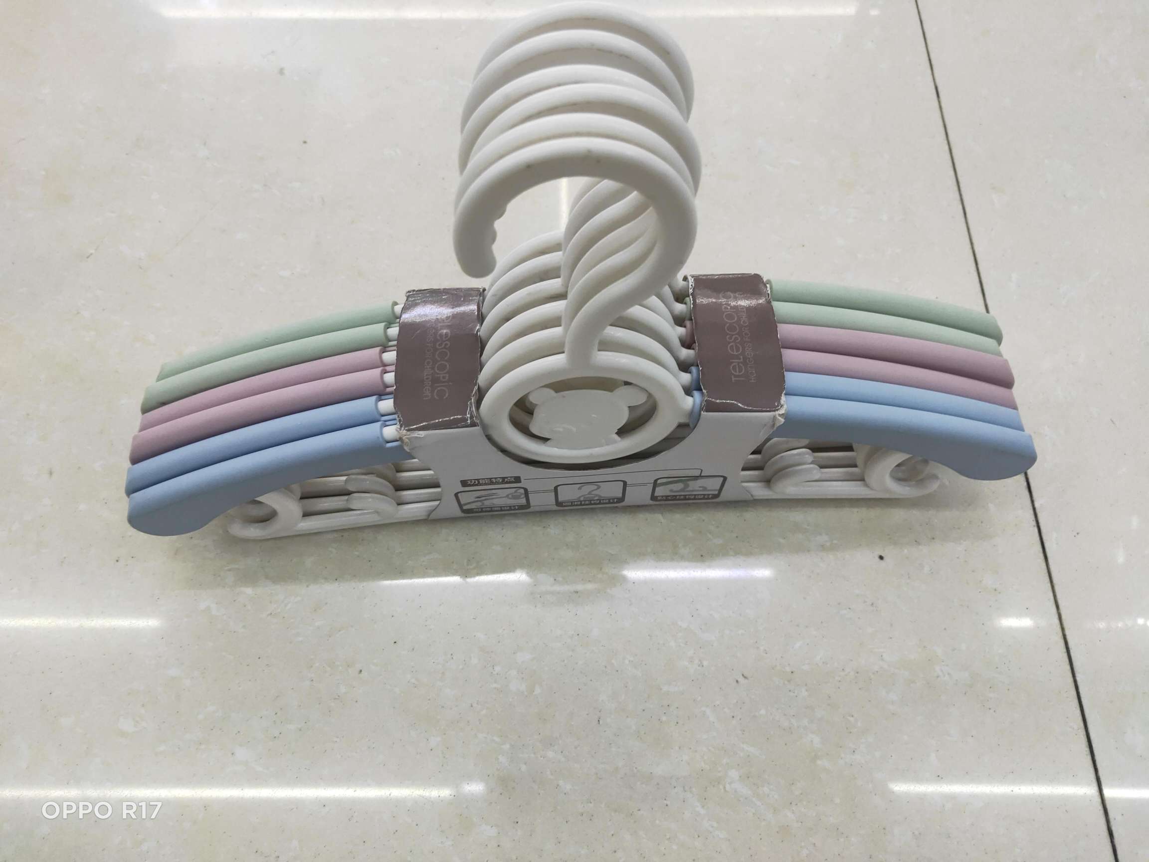 Children's clothes hangers thumbnail