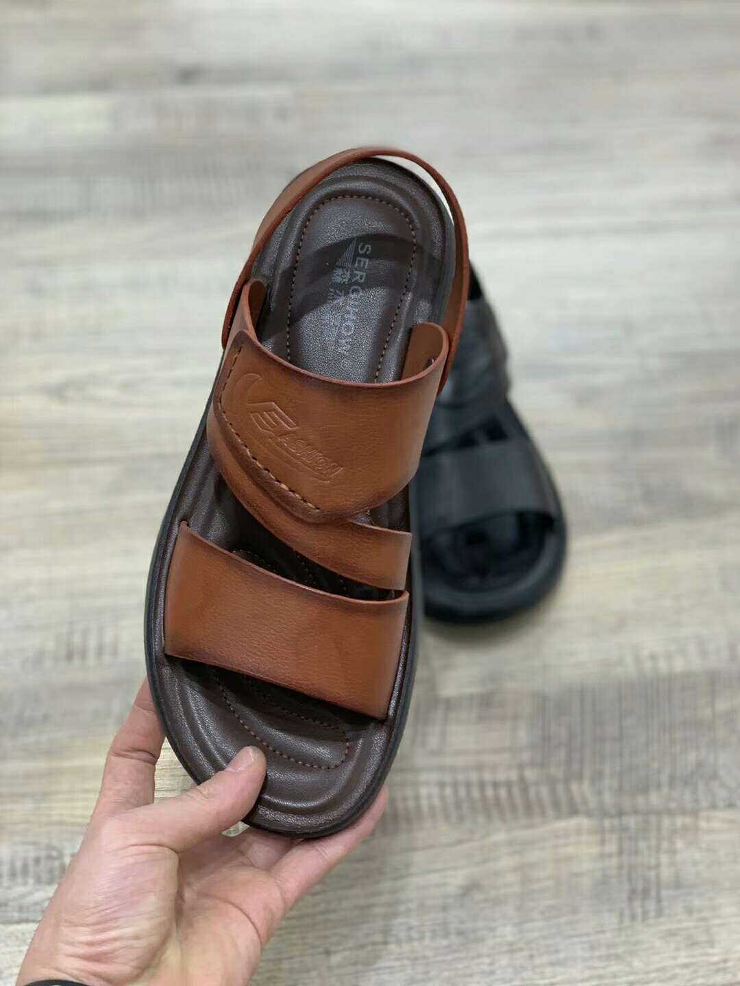 男式凉鞋实物图