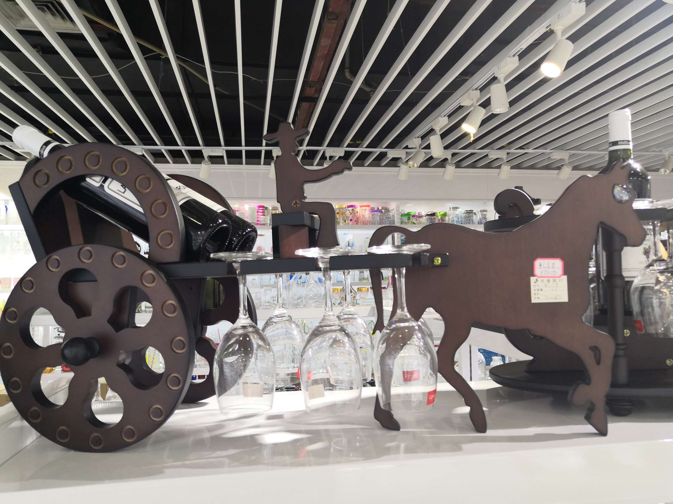 Single-person carriage wine rack