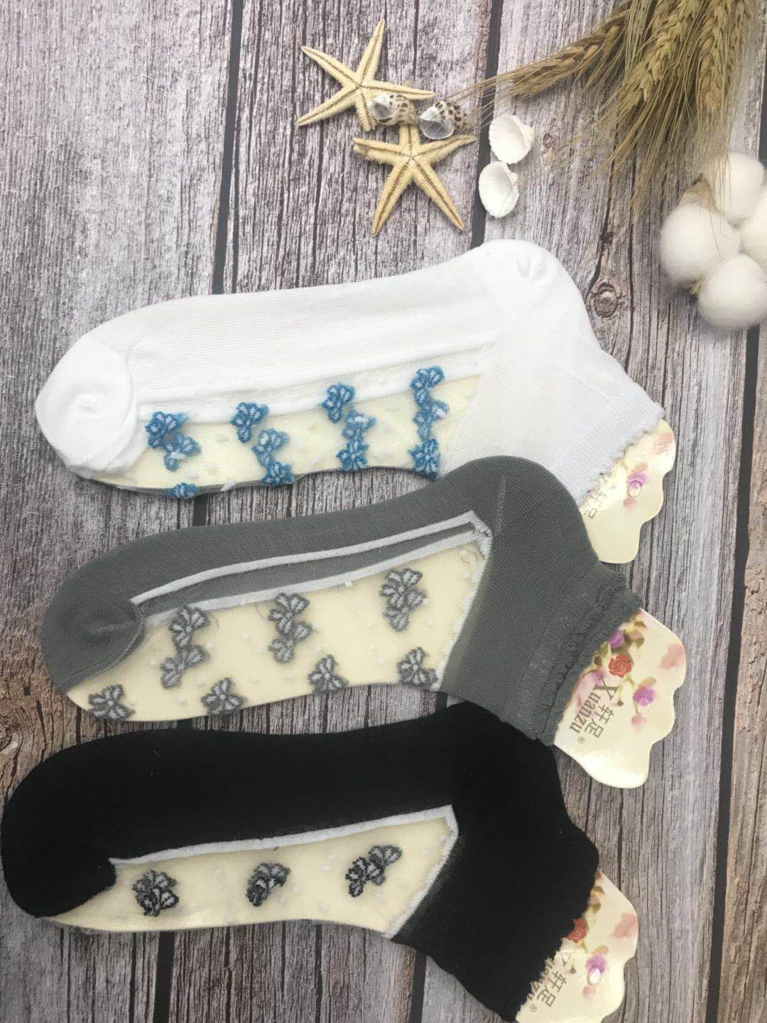 Random color and style popular and trendy socks: Lace stockings, short socks, crystal glass stockings, lace stockings, lace stockings, boat stockings, fashionable and trendy stockings, five-finger stockings, pile stockings, pair stockings, mid-calf stockings, pantyhose undefined