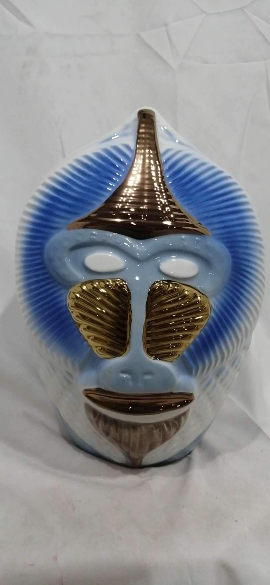 The ceramic monkey-face bottle is 35 cm tall Application Scenario