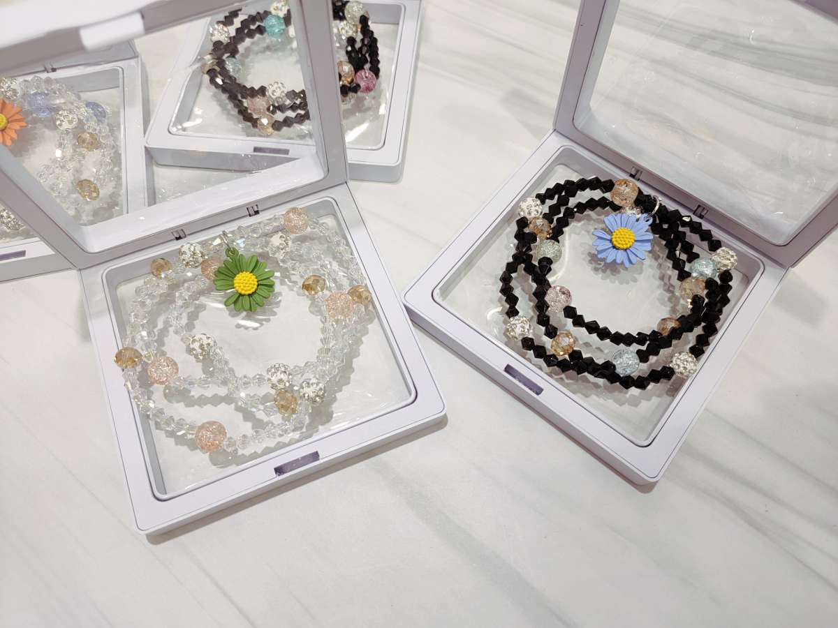 Double top grade Daisy crystal beaded bracelet full diamond pendant box bracelet ankle bracelet with elastic crystal + elastic thread + Korean version pendant + high-grade box, 12 boxes up to batch thumbnail