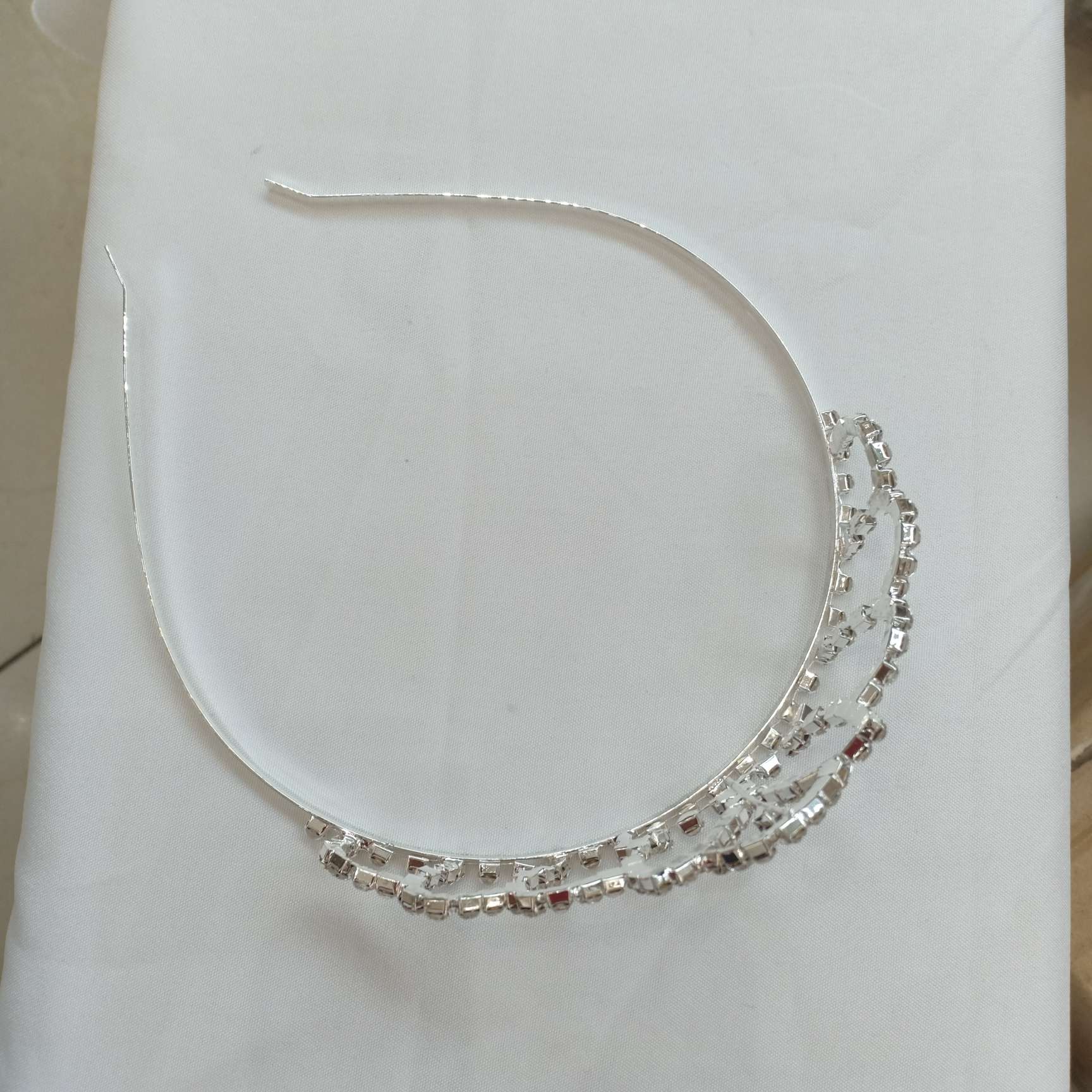 Korean children's crown headwear, princess hair accessory, rhinestone, little girl hair band, hair clip, baby girl crown Application Scenario