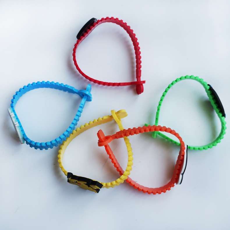 Cartoon PVC soft rubber children's wristband details Picture