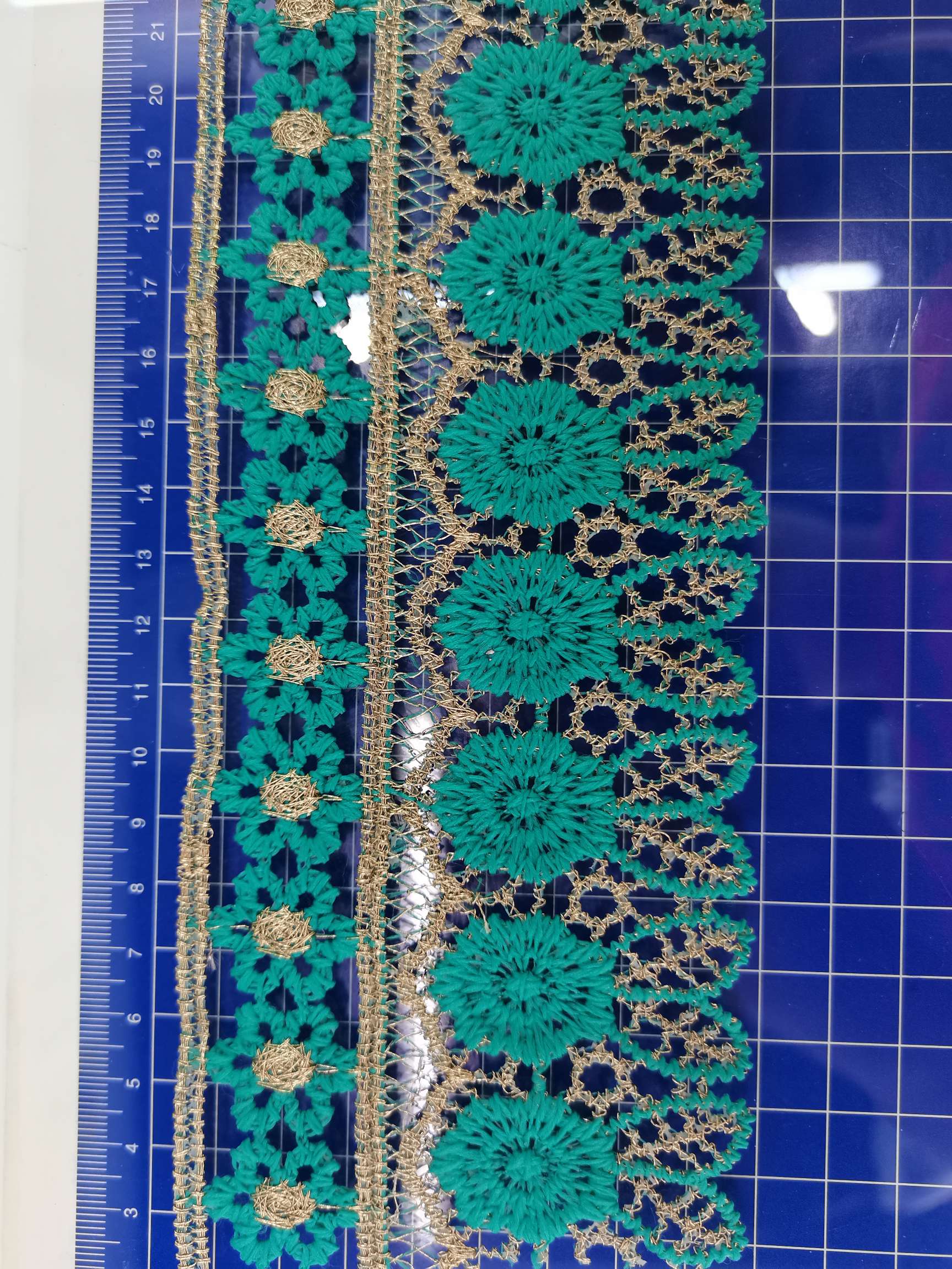 New embroidered lace, gold thread and color thread lace accessories are available for selection