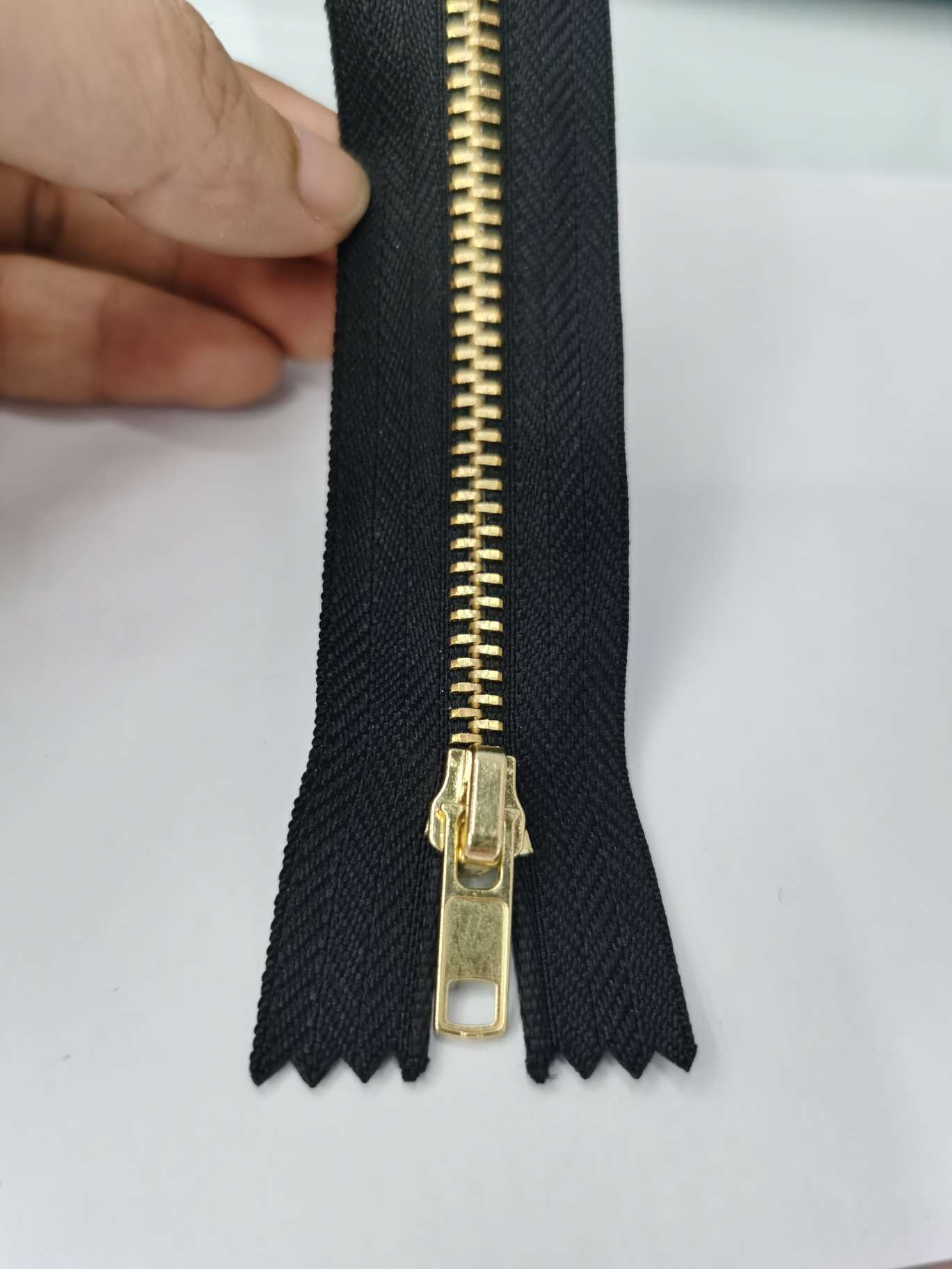 Shun Xin to 4 closed metal brass zipper spot 18cm