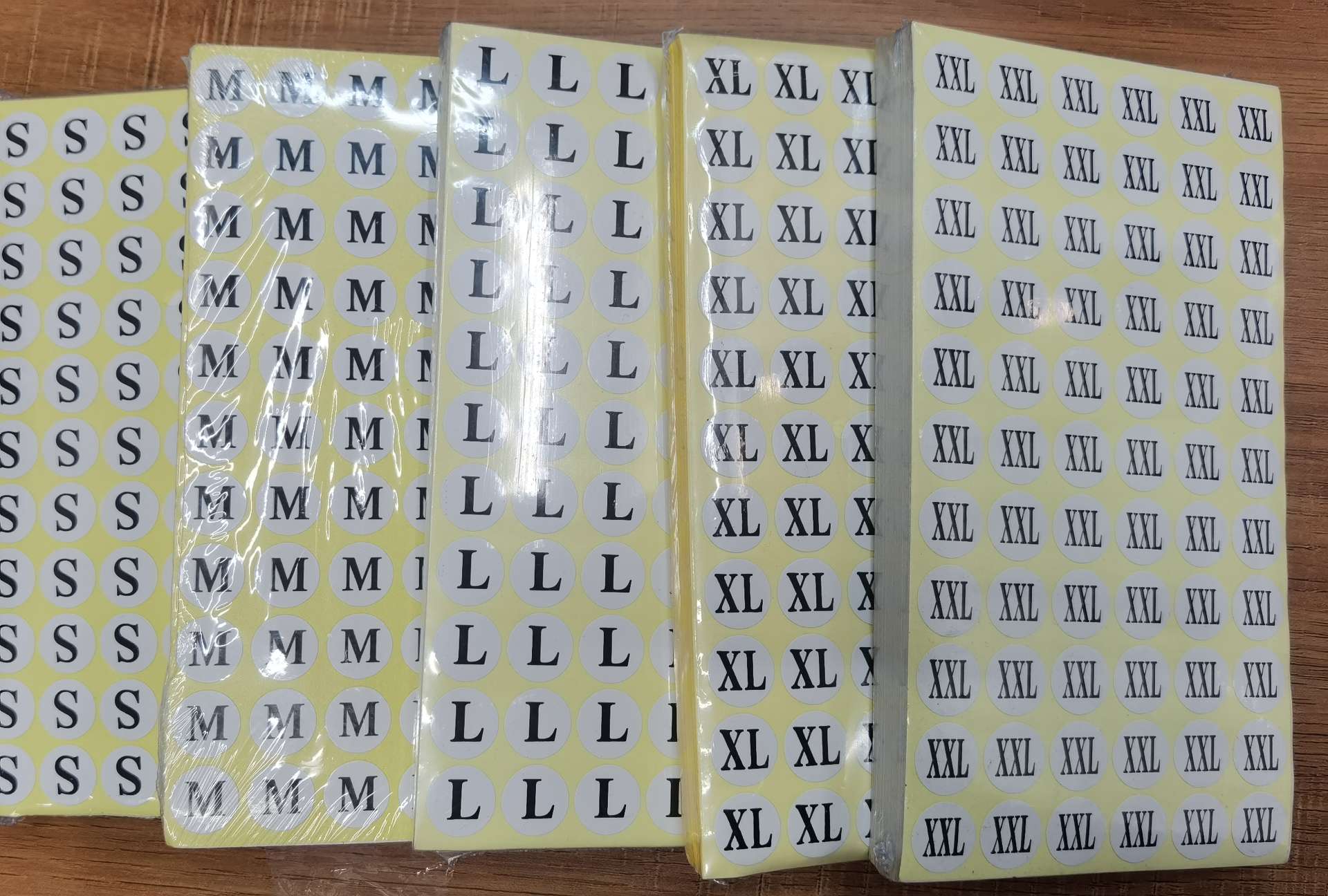 白色底黑色字不干胶，规格齐全，欢迎采购