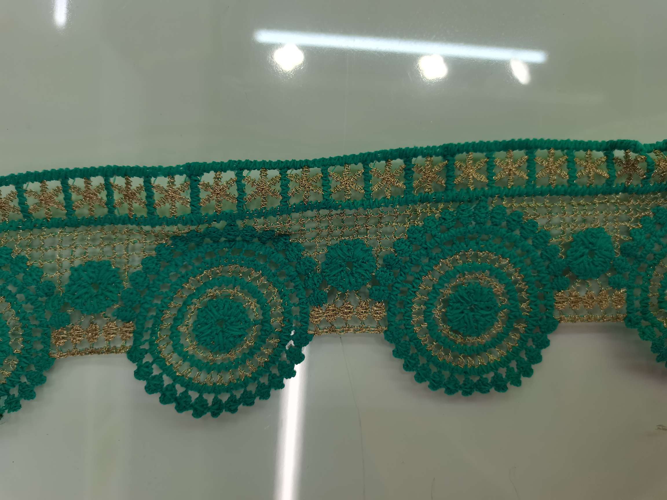 Colored thread and gold thread lace embroidery are available. Colored threads can be selected. Good quality and favorable price details Picture