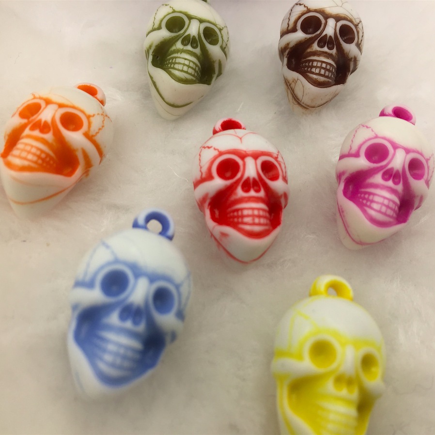 diy jewelry accessories, handcrafted material pendants ~ Colored acrylic skulls ~ Skull bead manufacturers Specification image