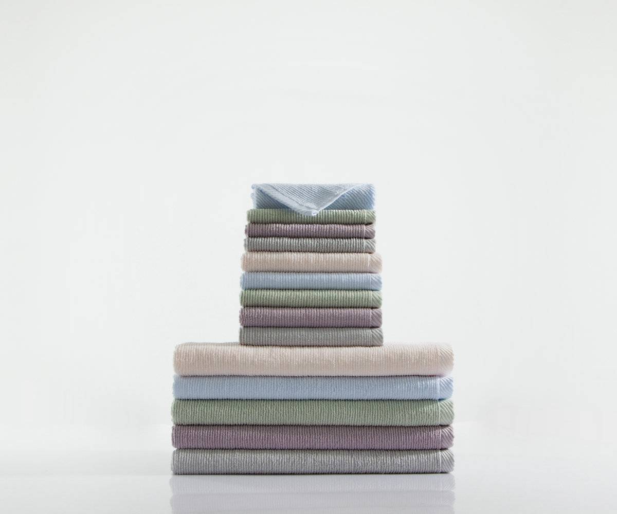 The size of the 8400 bamboo slip face towel is 34*74 grams details Picture