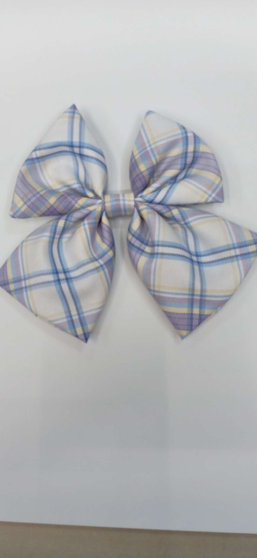 The checkered headdress is purple and blue