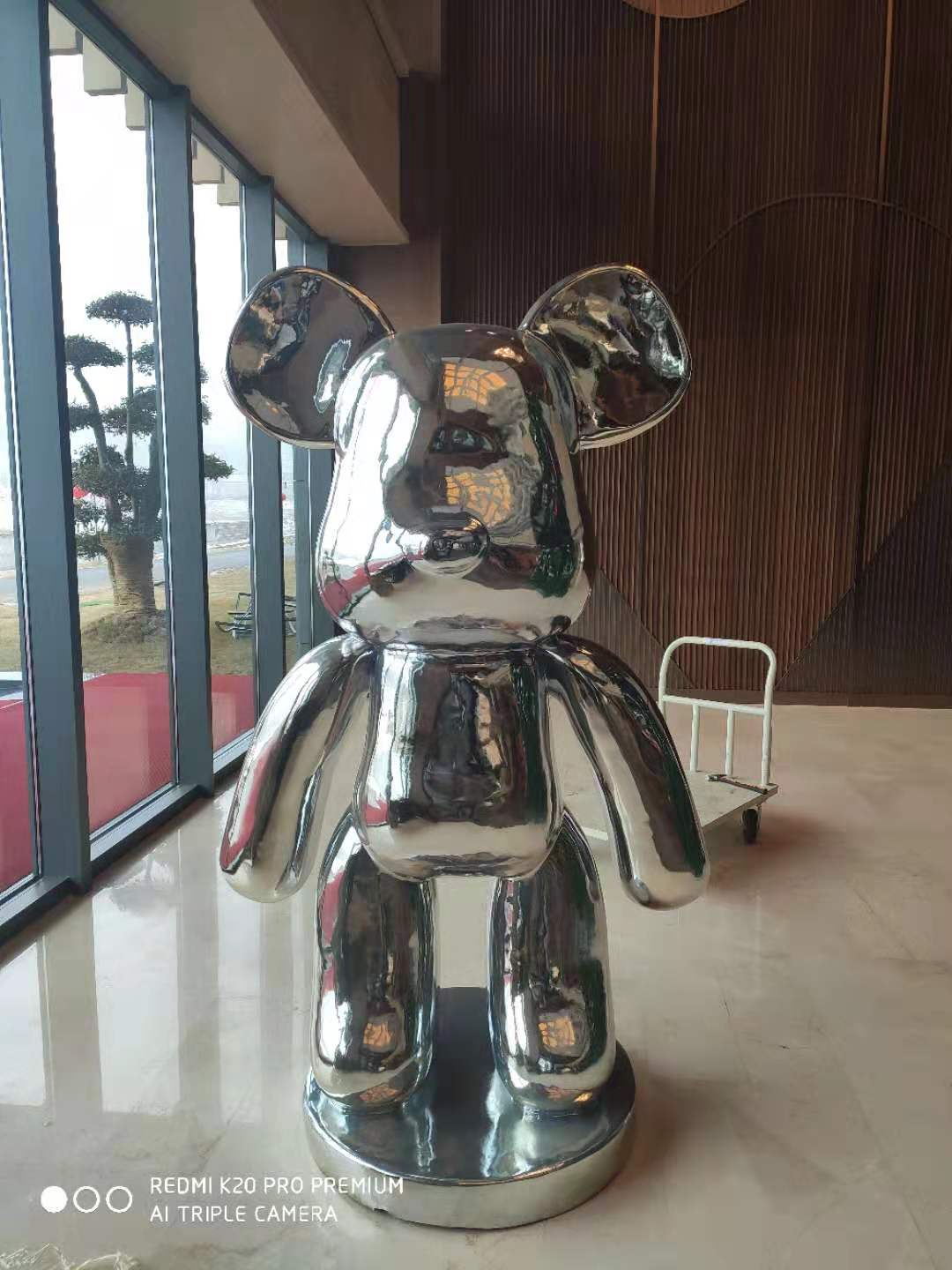 Creative design of large-sized electroplated violent bear shopping mall display and store decoration, home ornaments, height 200*120*80