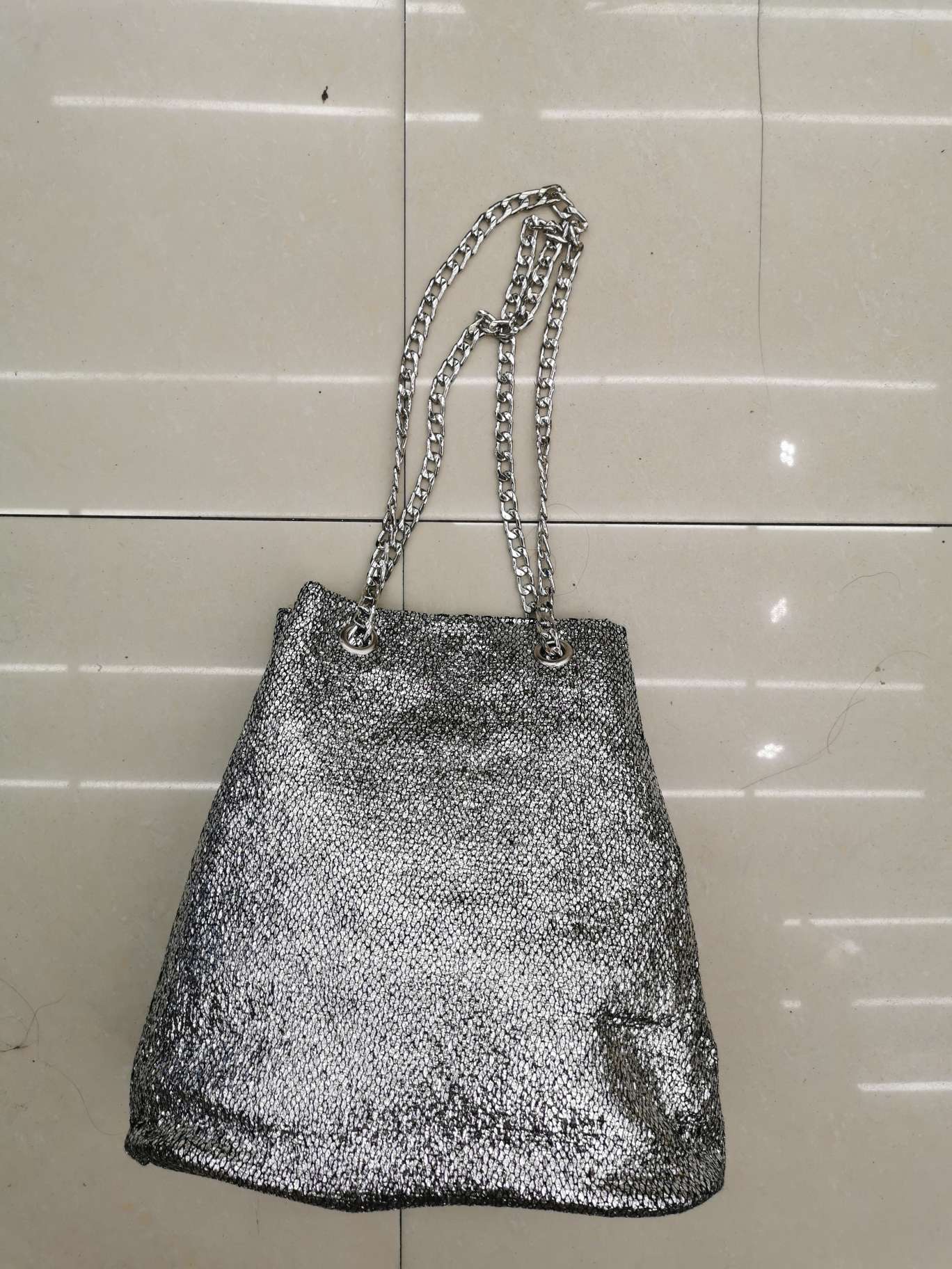One shoulder bucket bag. thumbnail