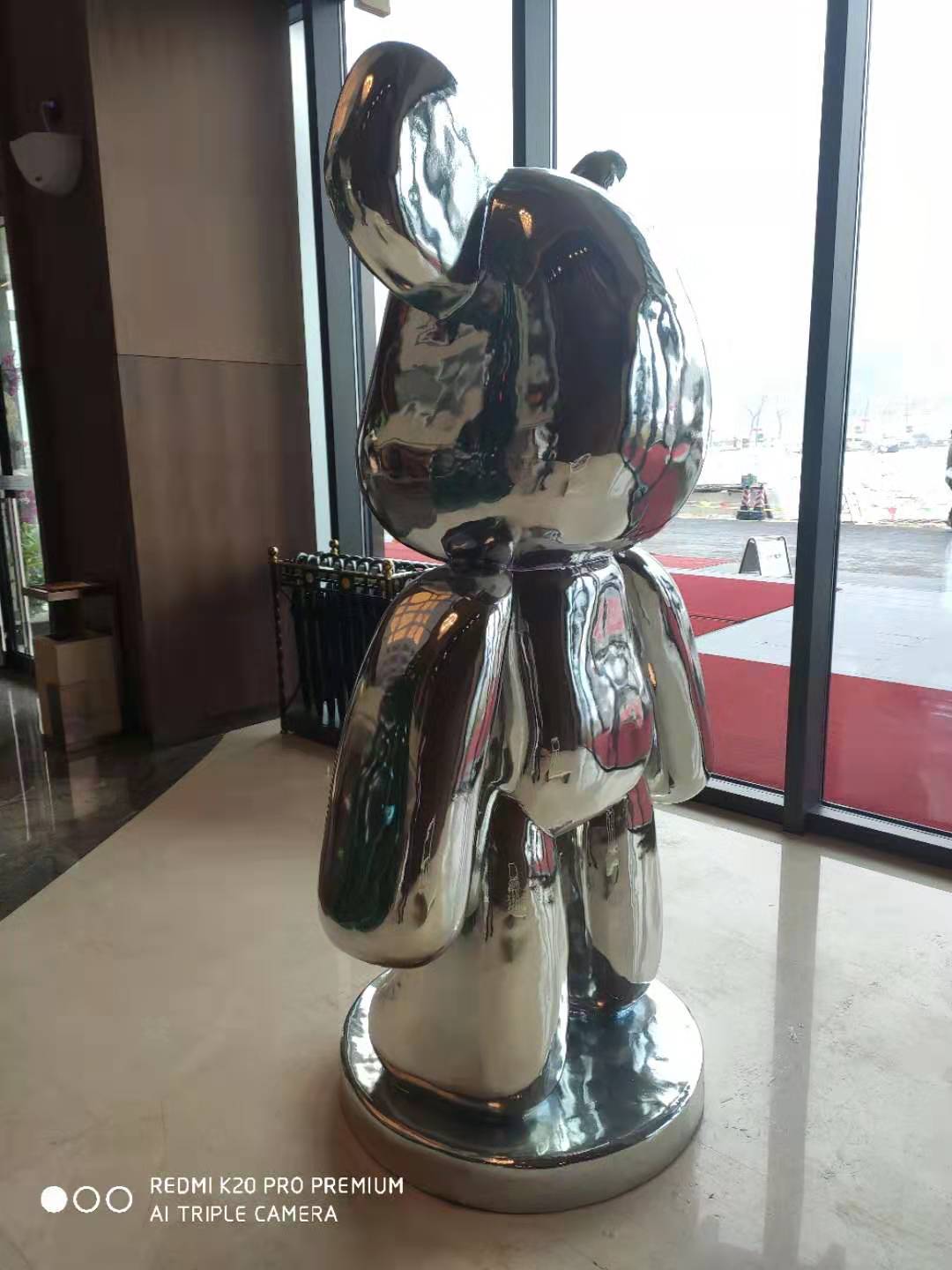 Creative design of large-sized electroplated violent bear shopping mall display and store decoration, home ornaments, height 200*120*80 details Picture
