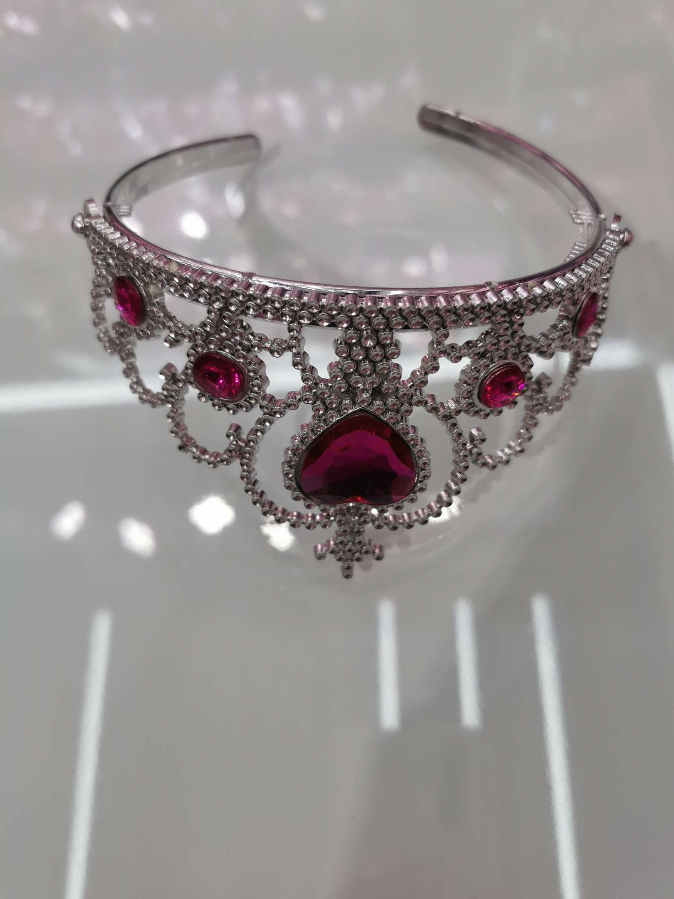 Assemble the crown with hearts thumbnail