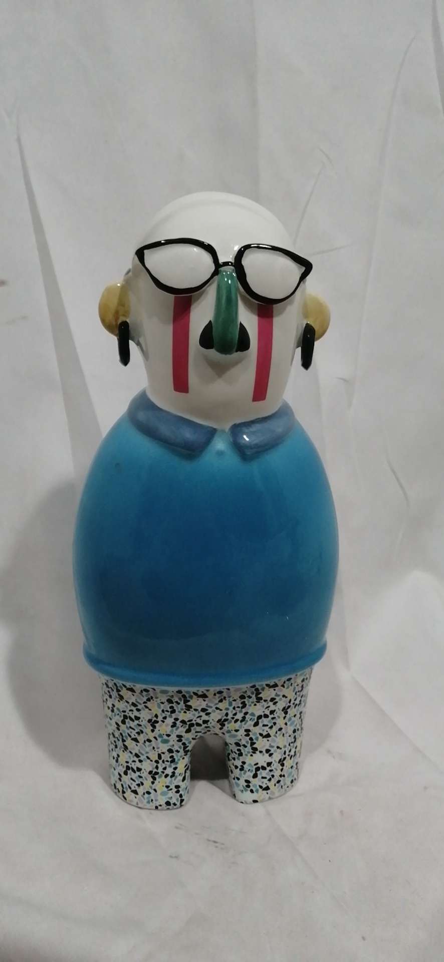 The Ceramic Modern Family series is 36 cm tall Item Picture