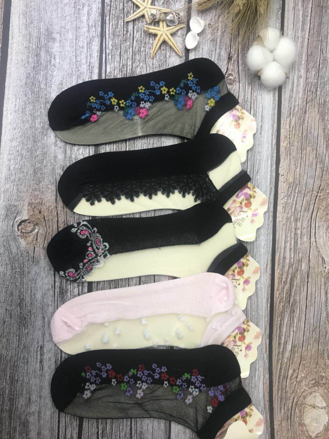 Random color and style popular and trendy socks: Lace stockings, short socks, crystal glass stockings, lace stockings, lace stockings, boat stockings, fashionable and trendy stockings, five-finger stockings, pile stockings, pair stockings, mid-calf stockings, pantyhose