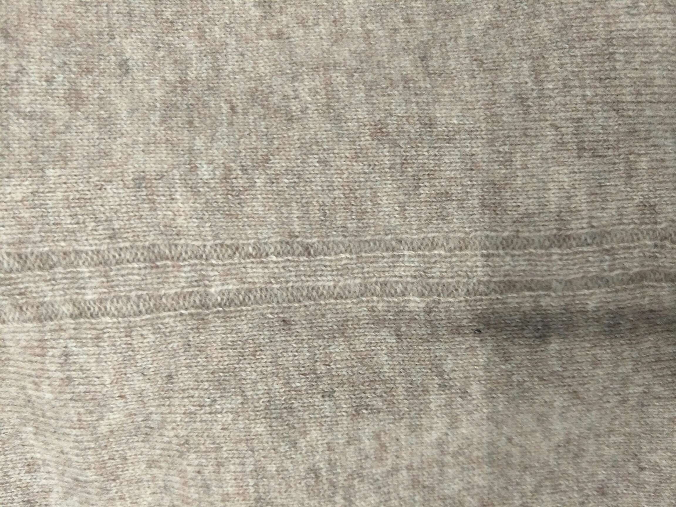 Cashmere Cardigan details Picture