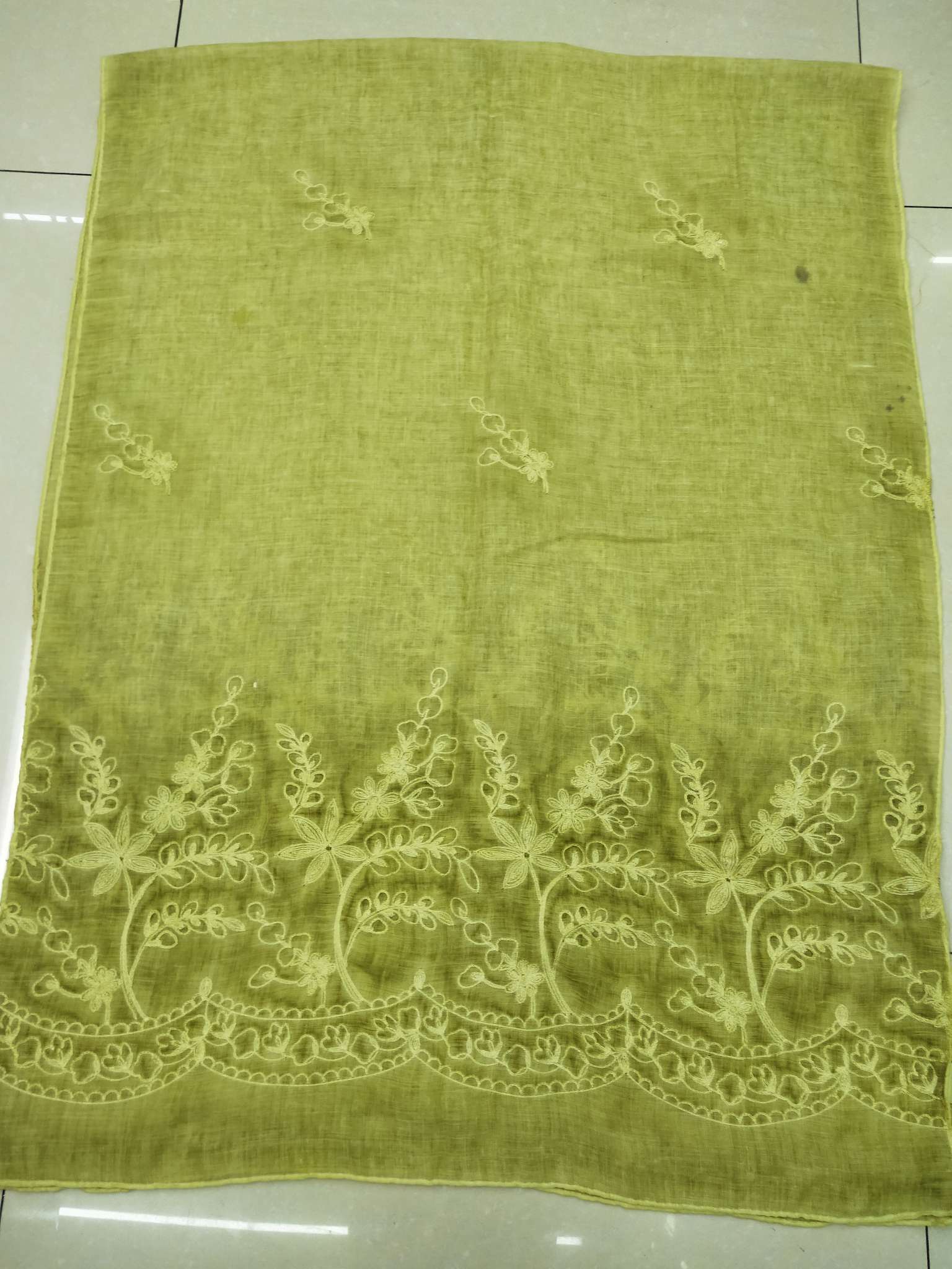 Stained Embroidered Scarf 13 Application Scenario