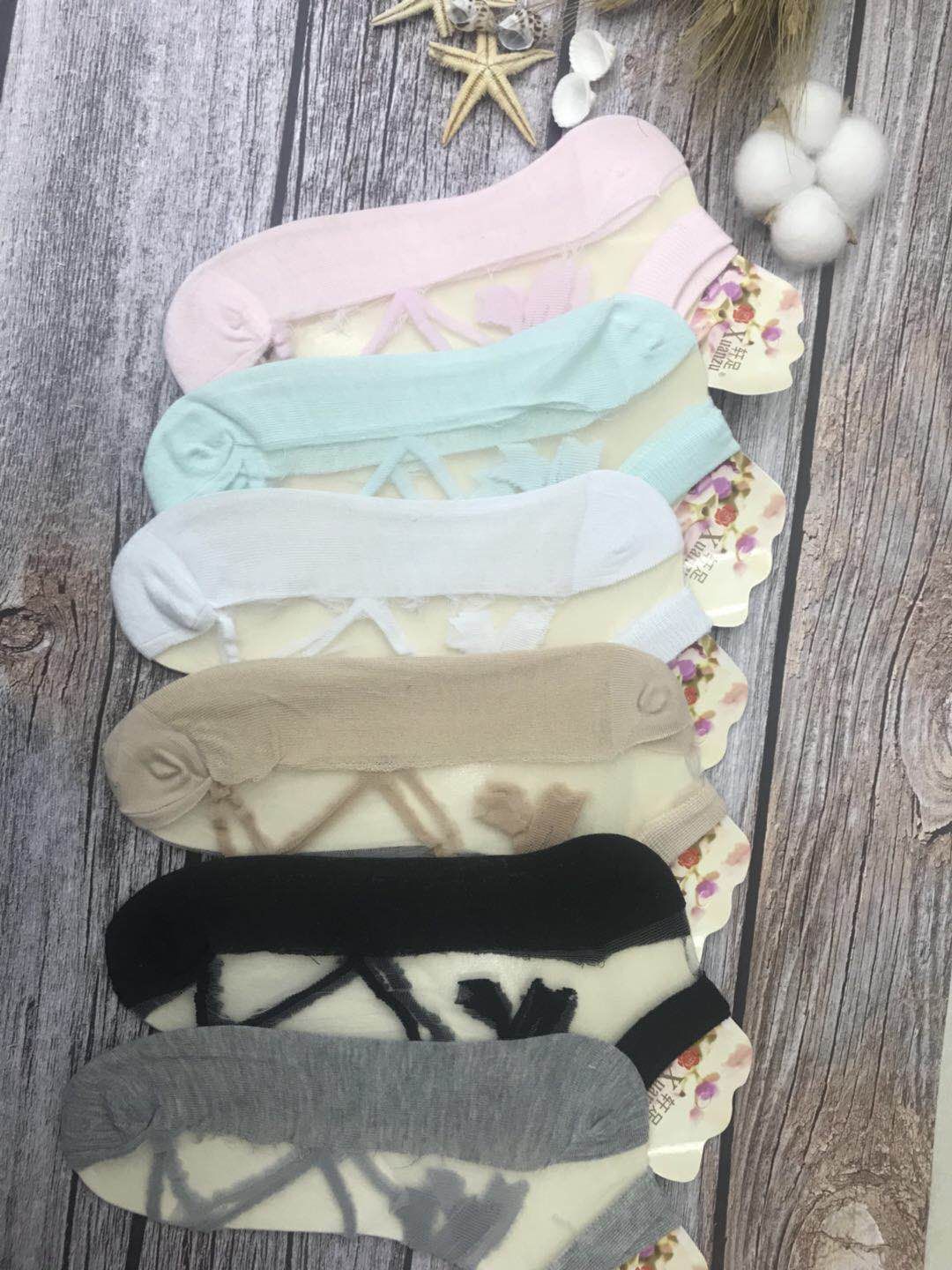 Random color and style popular and trendy socks: Lace stockings, short socks, crystal glass stockings, lace stockings, lace stockings, boat stockings, fashionable and trendy stockings, five-finger stockings, pile stockings, pair stockings, mid-calf stockings, pantyhose undefined
