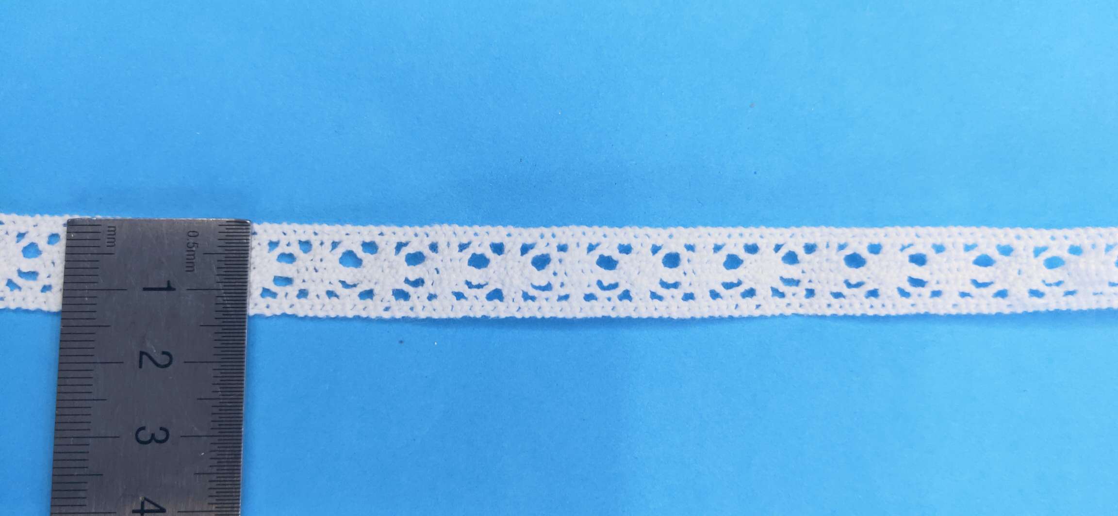 Factory direct sales of 2019 best-selling cotton edge children's clothing accessories in stock, 400 yards per pack Factory direct sales of 2019 best-selling cotton edge children's clothing accessories in stock, 400 yards per pack