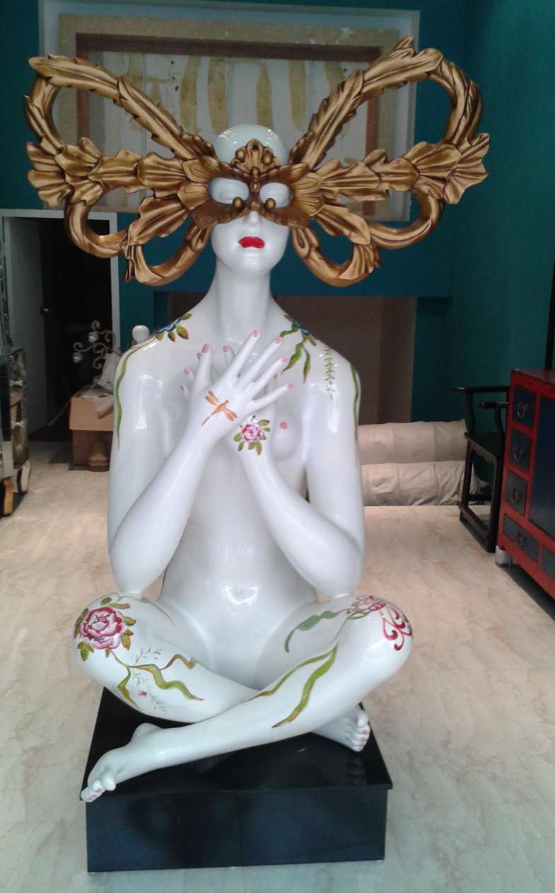 The masked figure is 150*77 in height and has a base of 30*70*70 details Picture