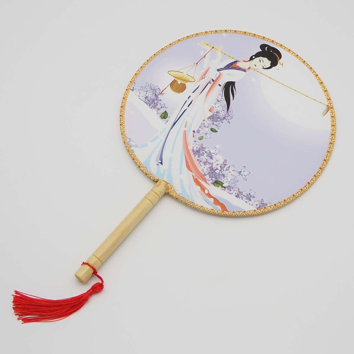 High-quality ancient-style palace fans, round fans, Chinese-style fans, maid fans, wooden-handled cloth fans, Hanfu, and round fans are selling well in scenic spots Application Scenario