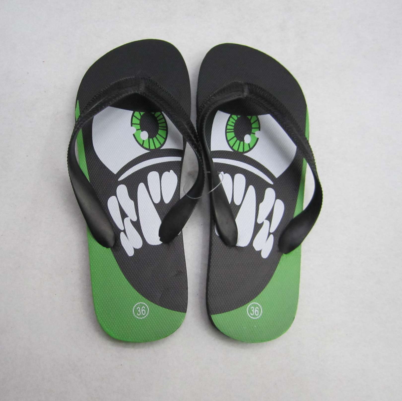 Printed slippers details Picture
