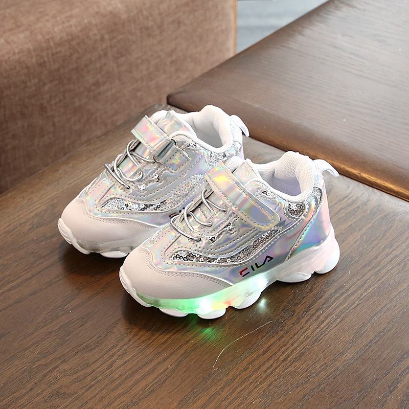New Children's Sports Shoes Led Light Mesh Men's And Women's Shoes Breathable Soft Sole Baby Factory Direct Sales Application Scenario
