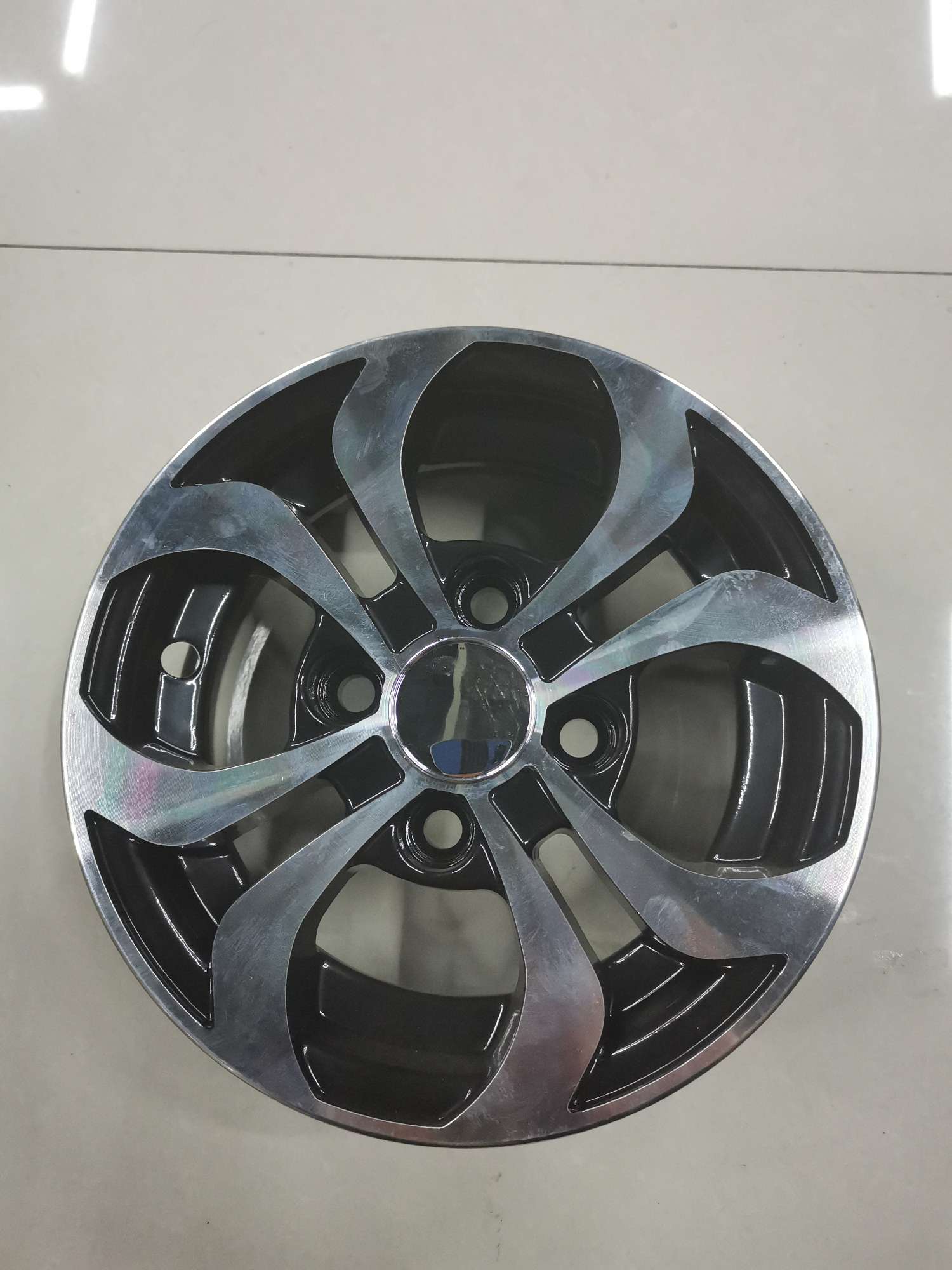 8-inch aluminum alloy wheels 4