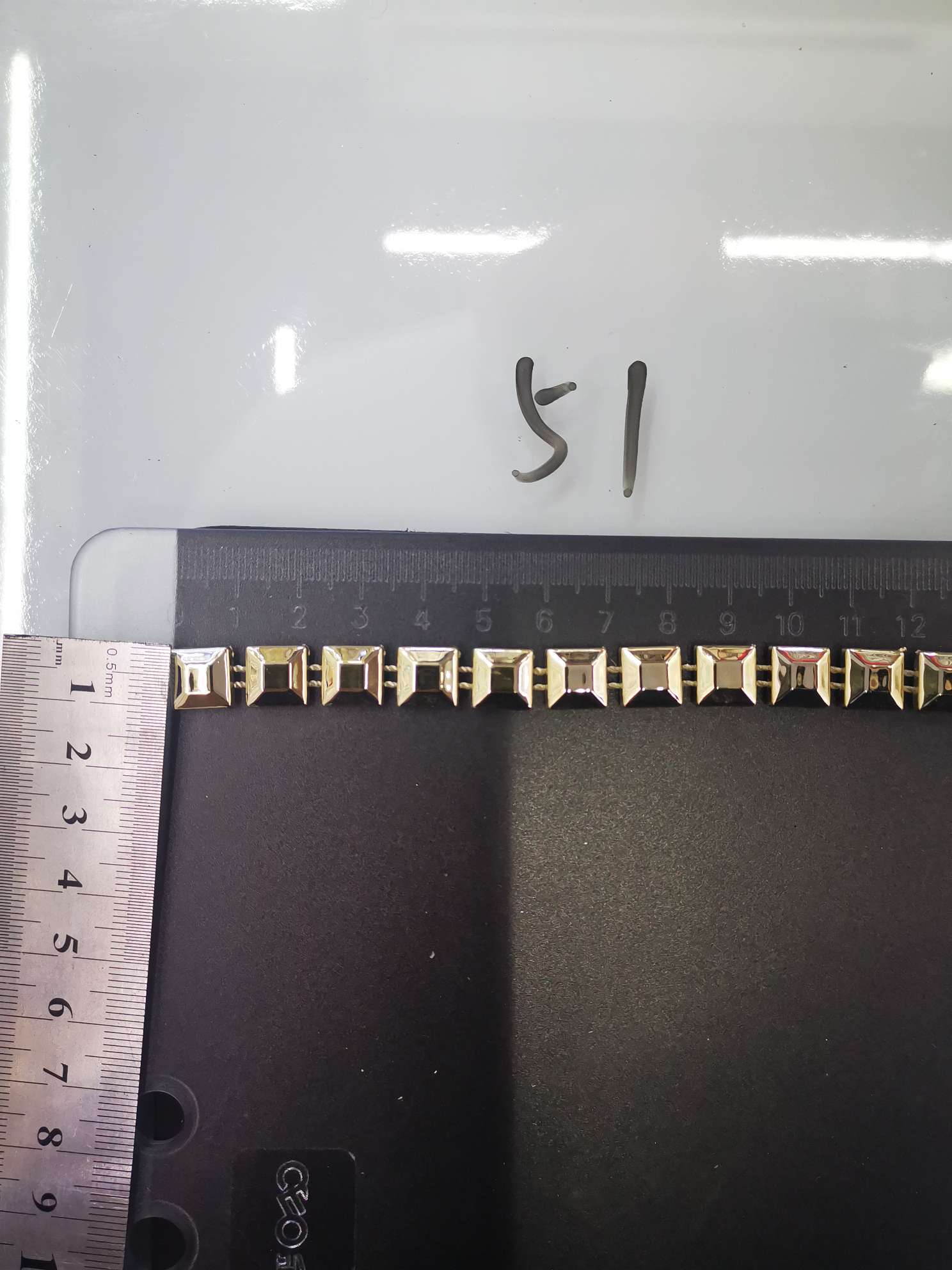 线钻51#采用高端UV电镀，可镀金色银色，可用于衣服包包鞋子上均可！