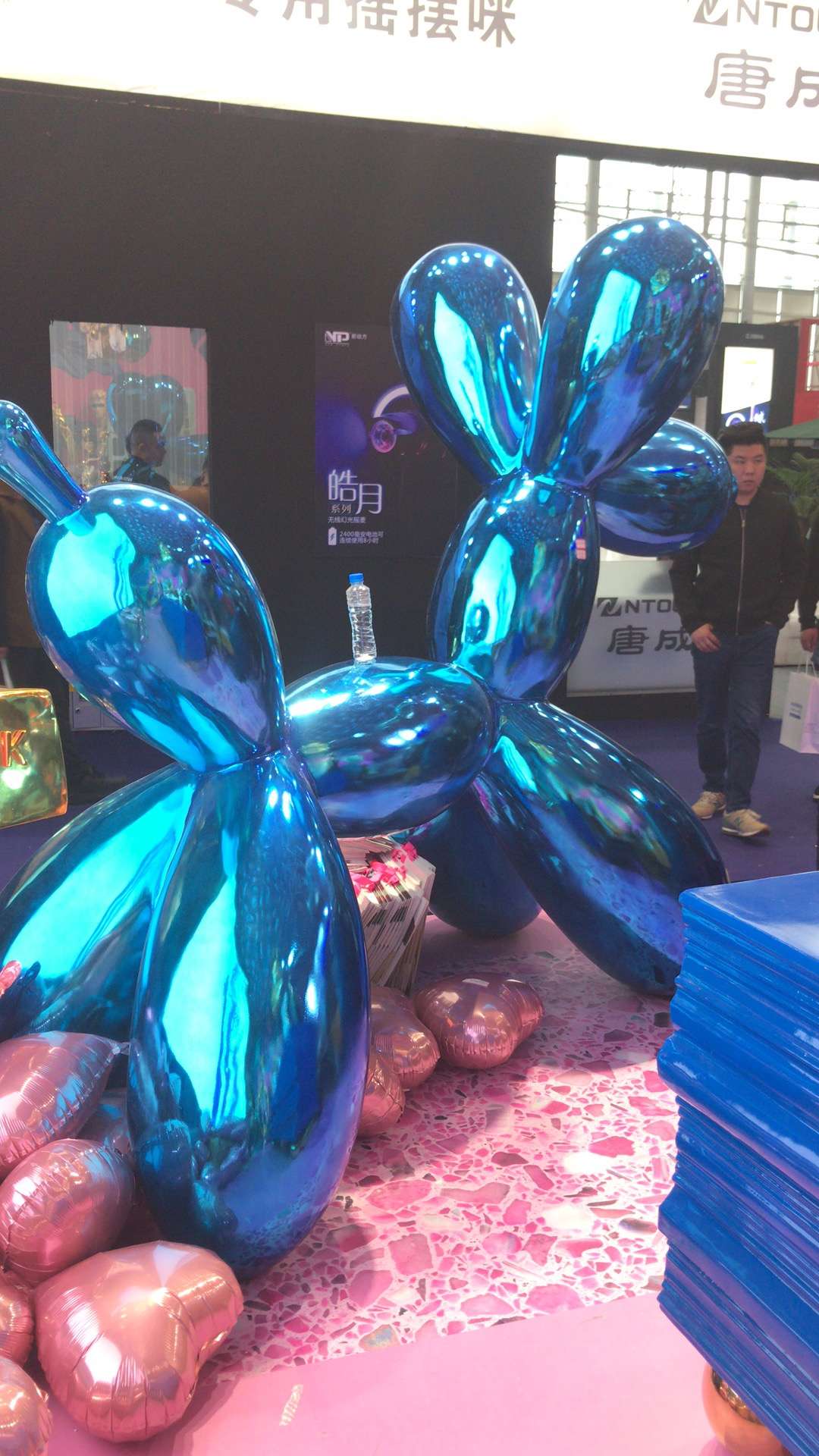 Large electroplated balloon dog figurine for shopping malls and parks, large painted cartoon stainless steel puppy animal display fiberglass sculpture, height 200*100*250 details Picture