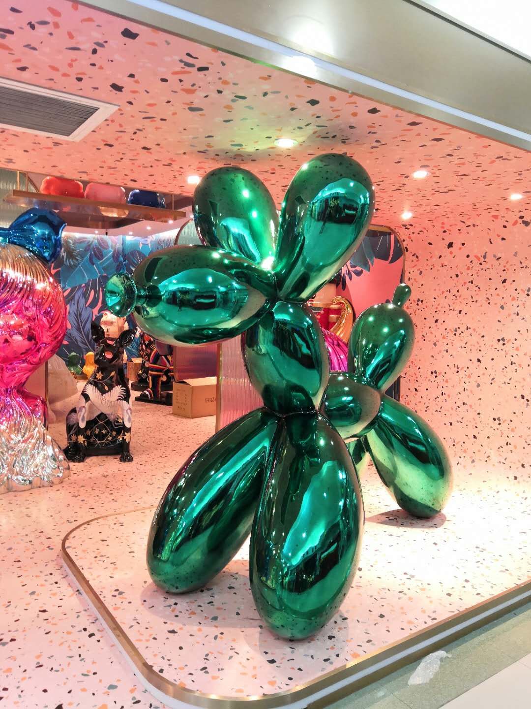 Large electroplated balloon dog figurine for shopping malls and parks, large painted cartoon stainless steel puppy animal display fiberglass sculpture, height 200*100*250