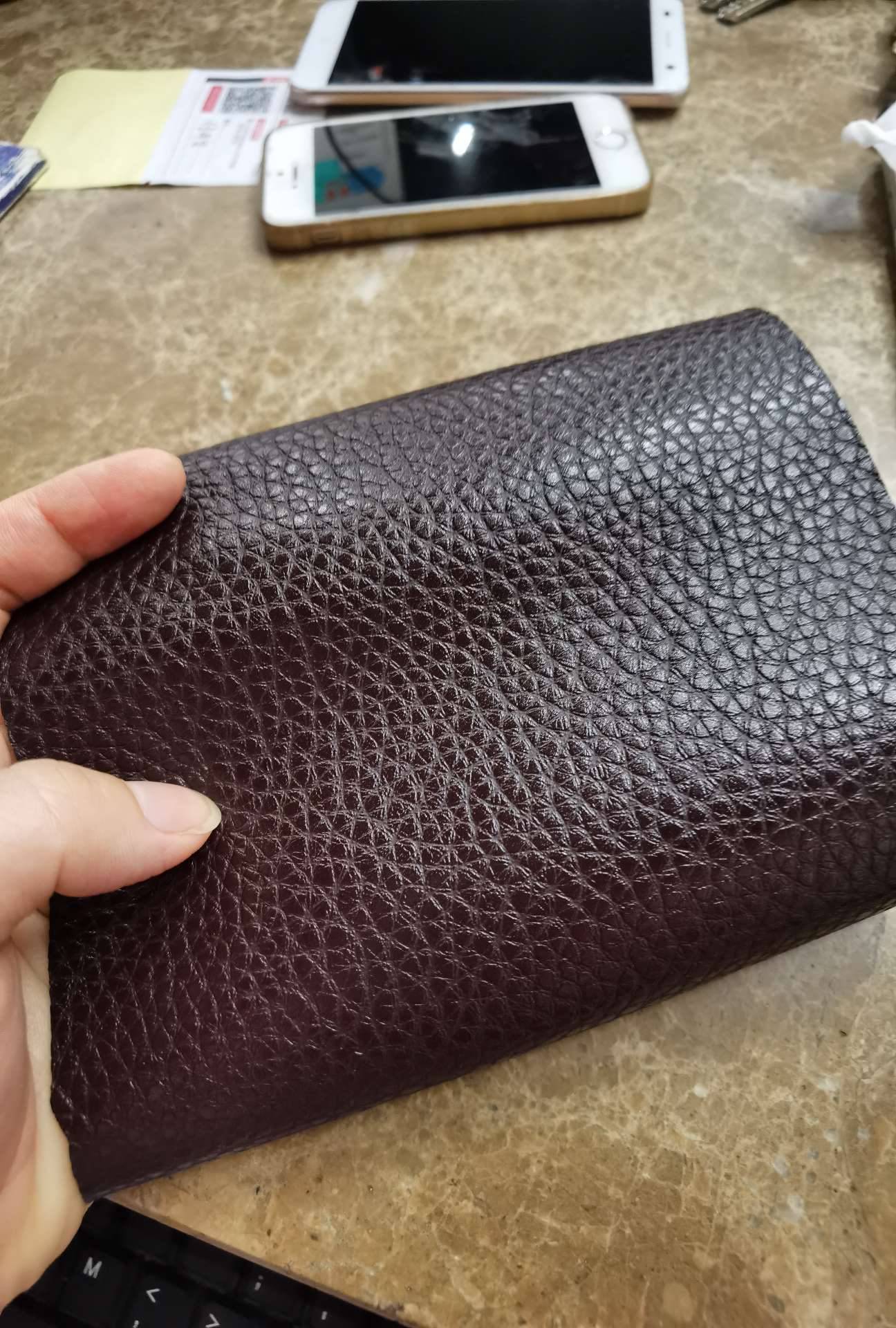 Lychee-patterned genuine super-fine leather sofa fabric and shoe leather details Picture