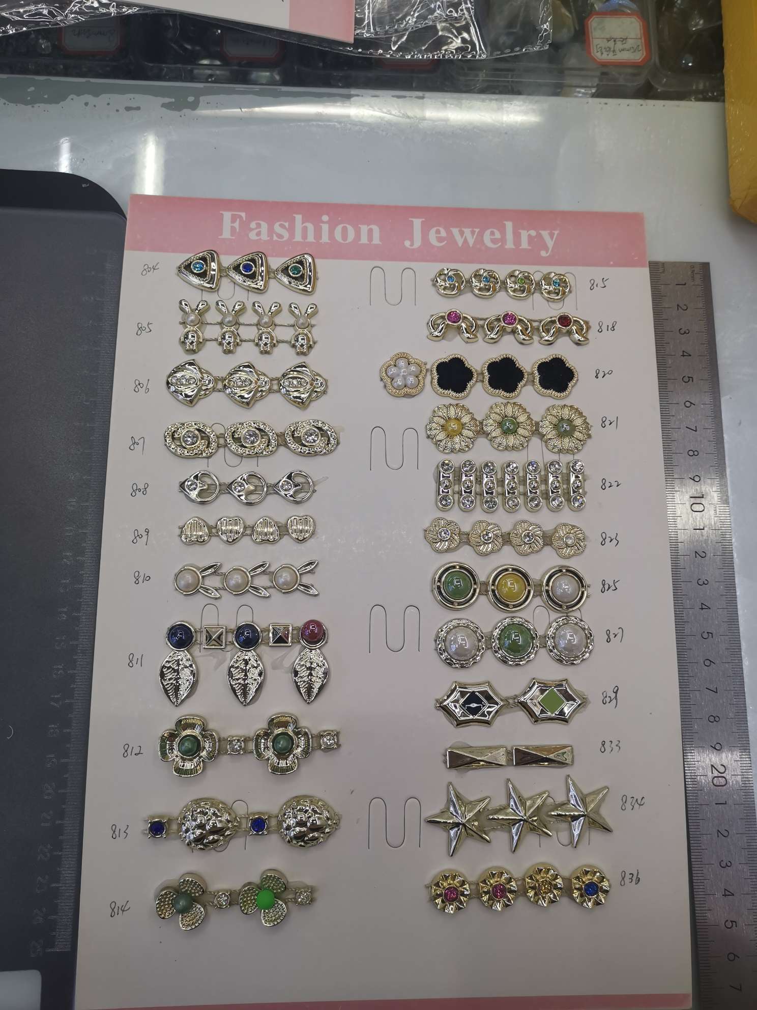 线钻51#采用高端UV电镀，可镀金色银色，可用于衣服包包鞋子上均可！详情图10