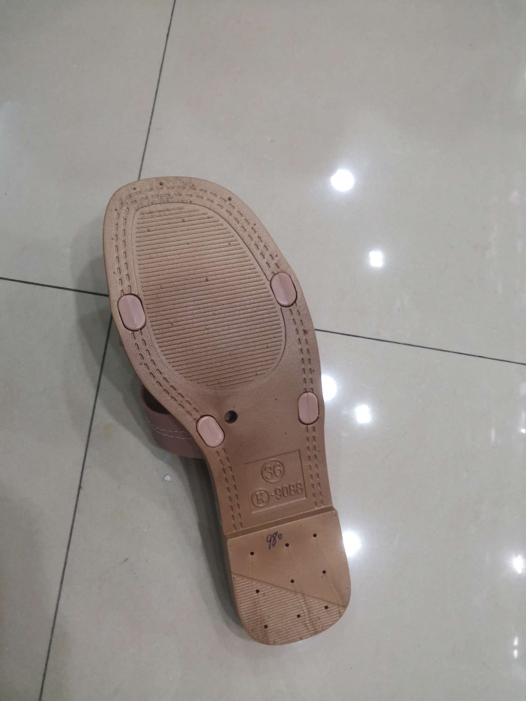 Fashion Slippers Application Scenario