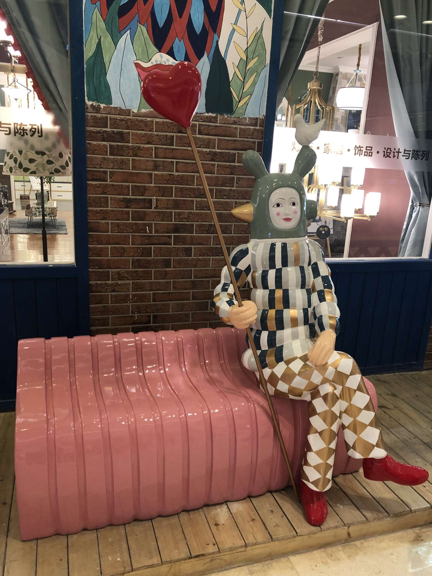 "Peach Heart + Chair, creative decoration for shopping mall, home ornaments, and interior decoration for milk tea shops. details Picture