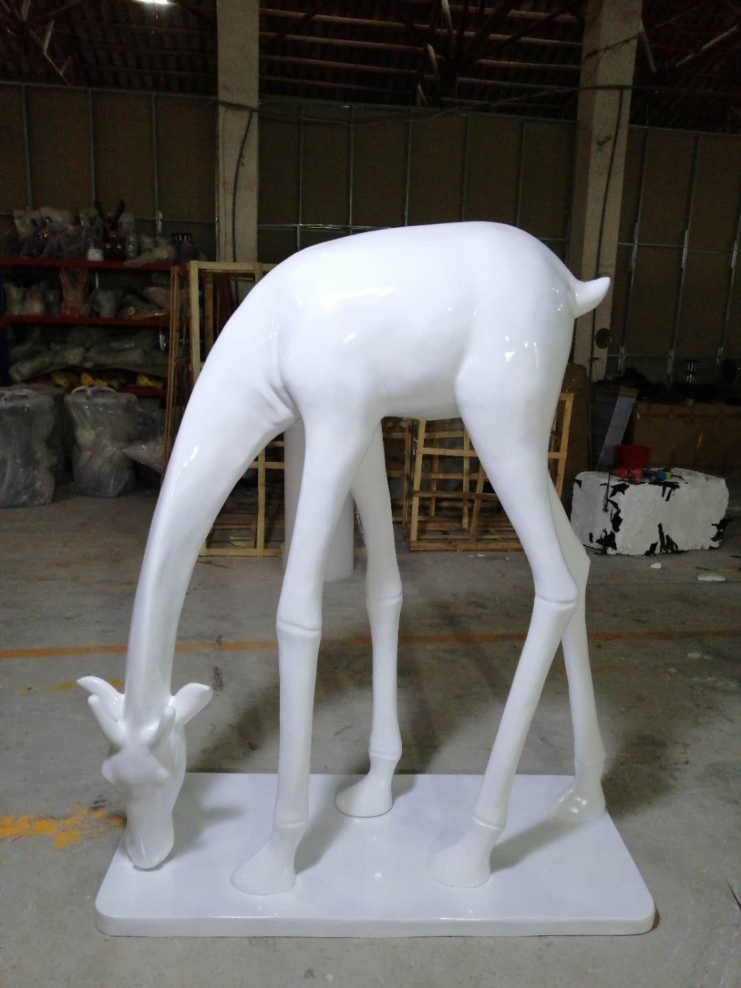 Creative home decor sample room decoration, shopping mall visual merchandising decoration, head-down deer height 140*50*166 details Picture