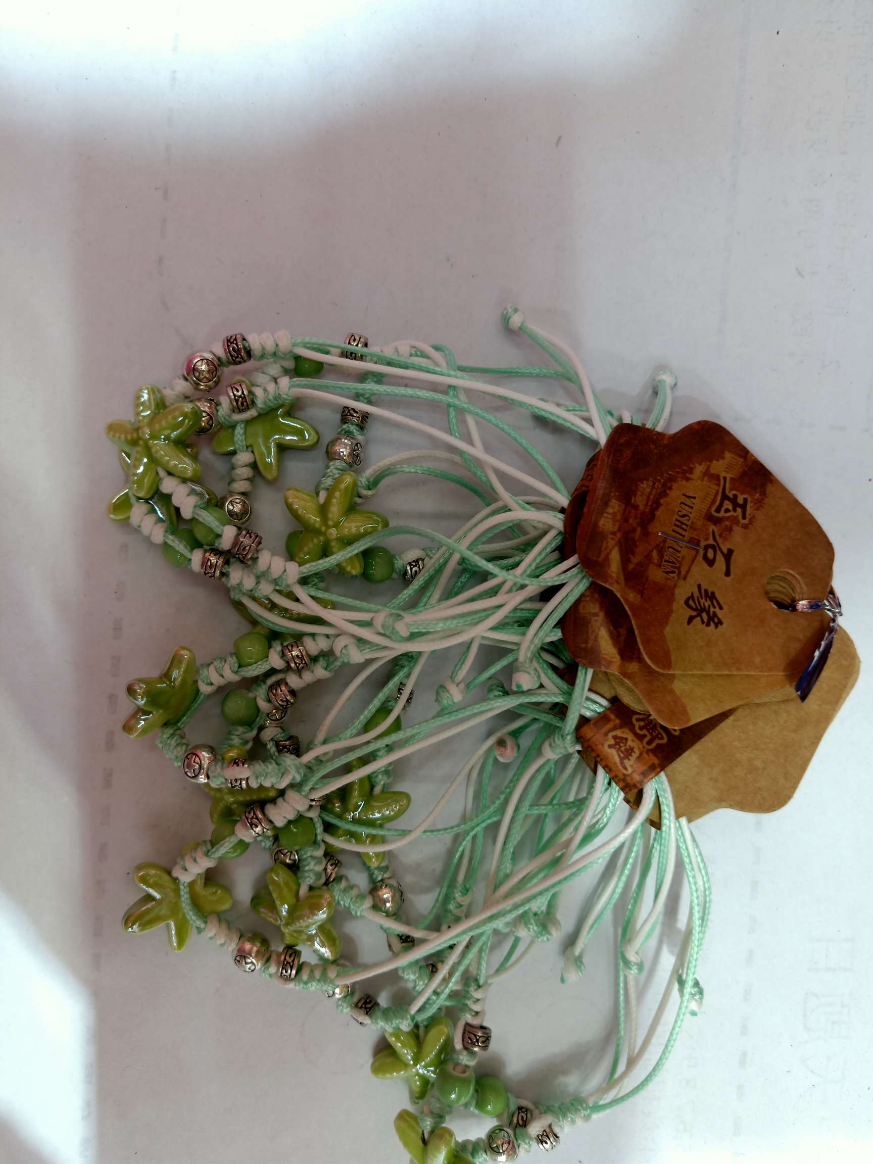 A fresh and simple two-color starfish hand-woven bracelet