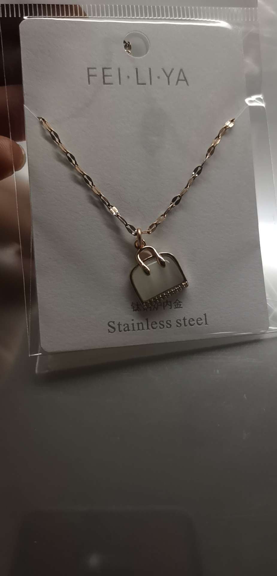 Bag necklace thumbnail
