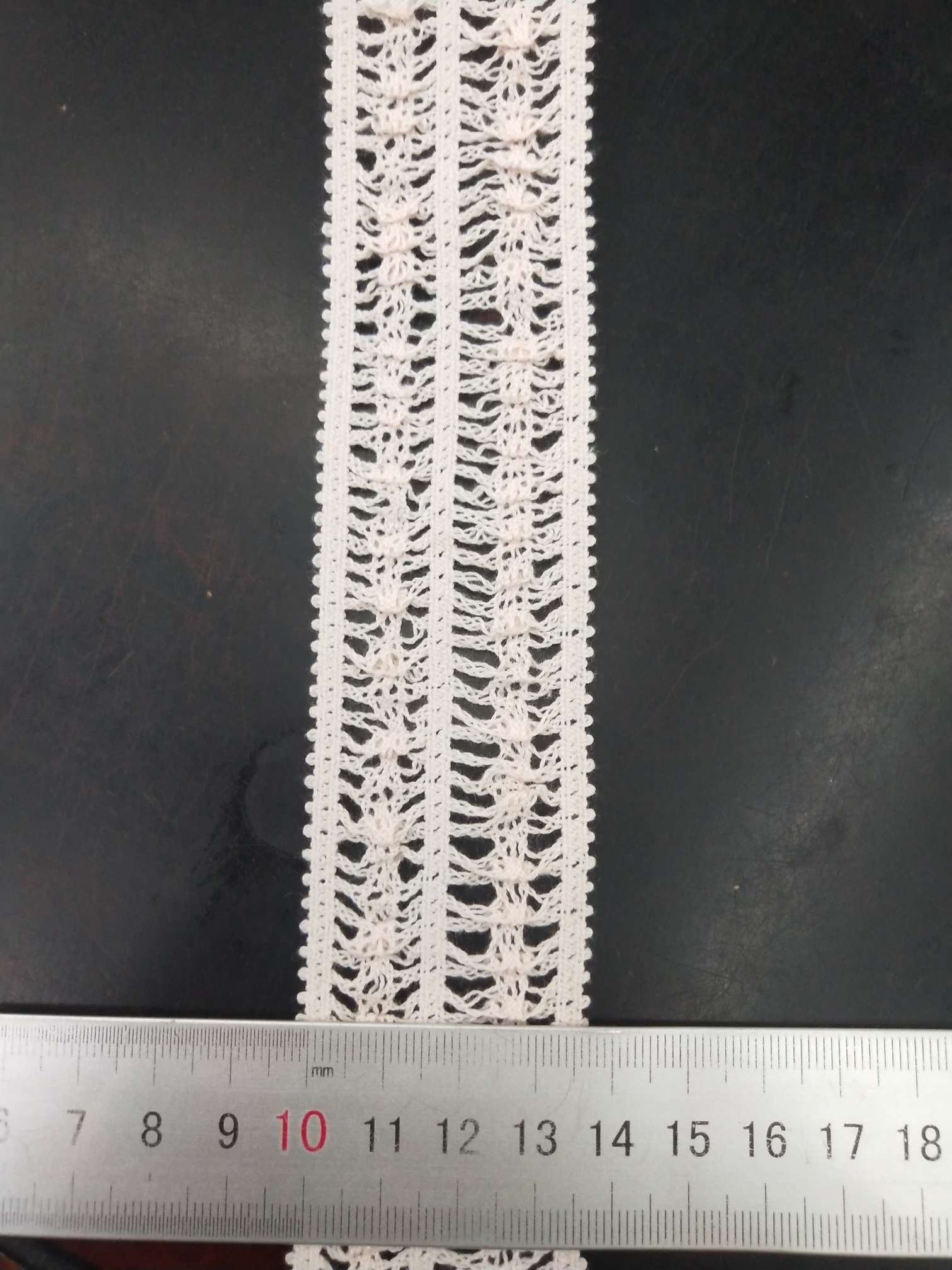 The headwear is pink elastic lace details Picture