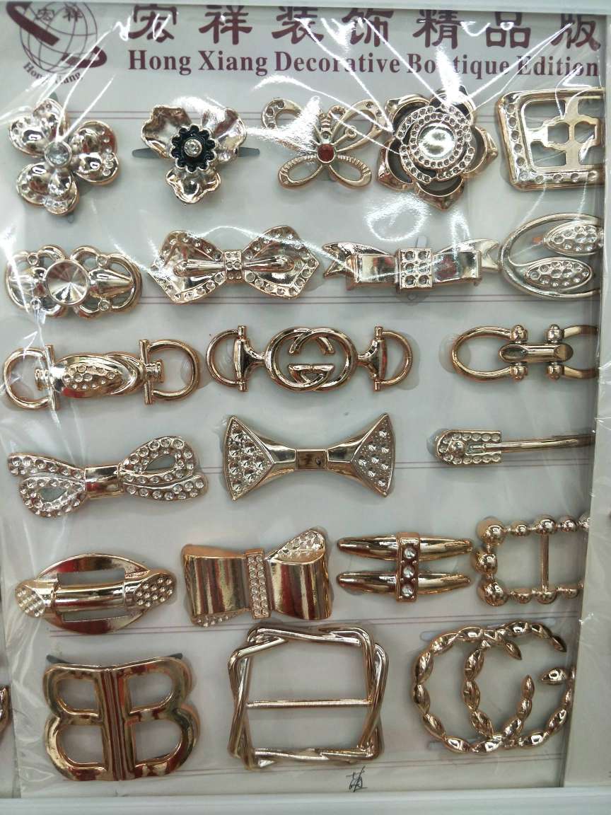 Plastic decorative buckle with foot thumbnail