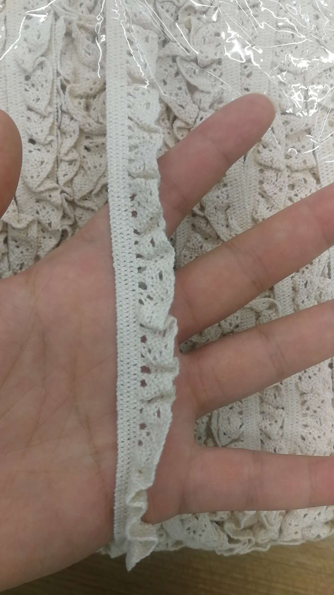 Elastic lace