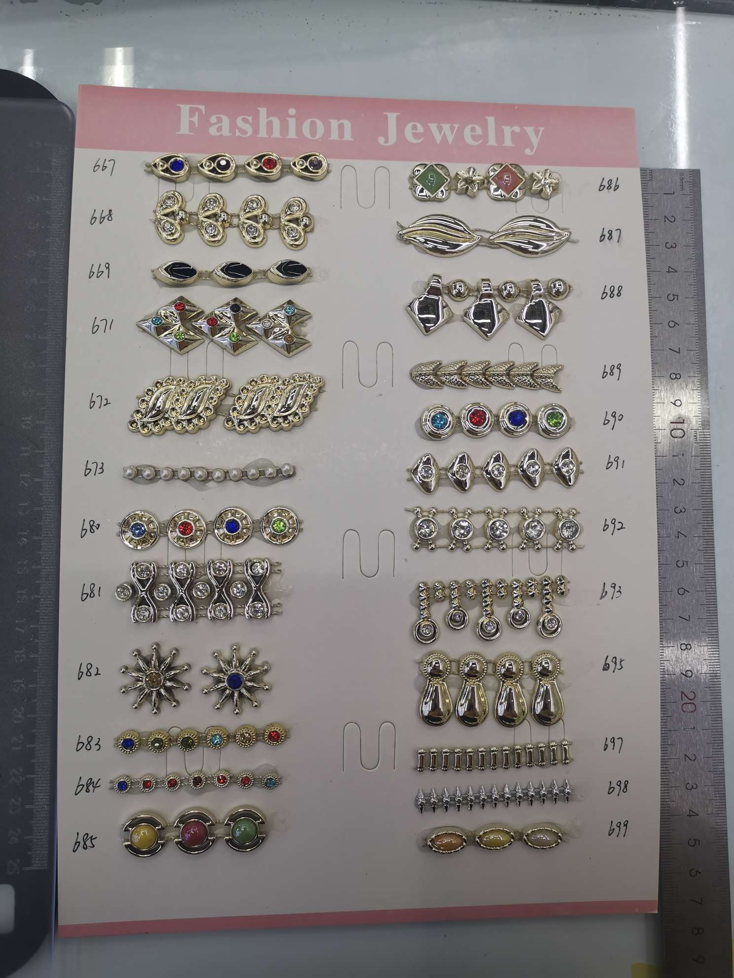 线钻861#，采用高端UV电镀，可镀金色银色，可用于衣服包包鞋子上均可！产品图